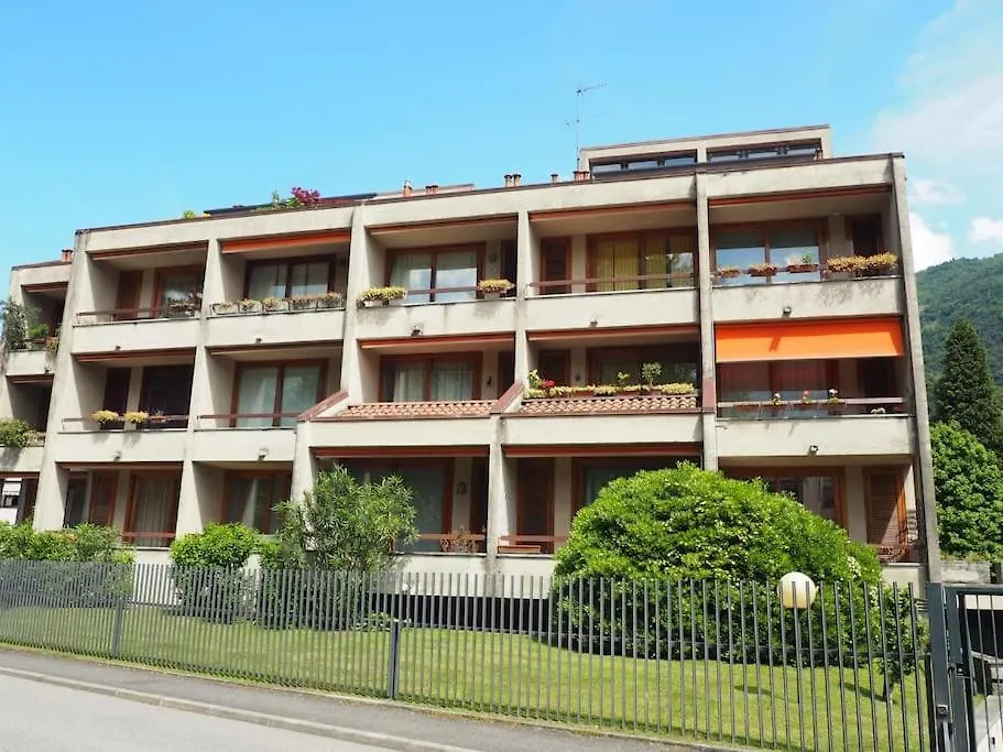 Apartment With Swimming Pool On The Lake Ντέρβιο