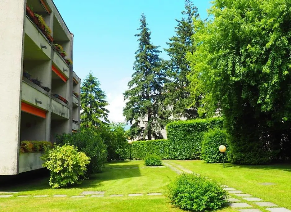 Apartment With Swimming Pool On The Lake Dervio